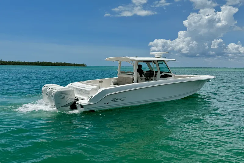 Slide: The Image of Boston Whaler 380 OUTRAGE 2018 - 6