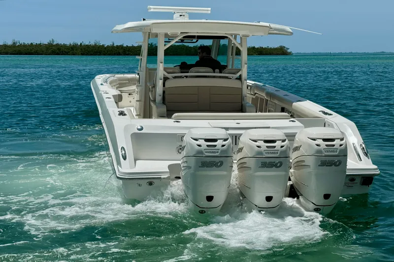 Slide: The Image of Boston Whaler 380 OUTRAGE 2018 - 9
