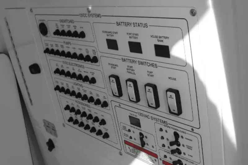 Slide: The Image of EdgeWater 325CC 2024 - 8