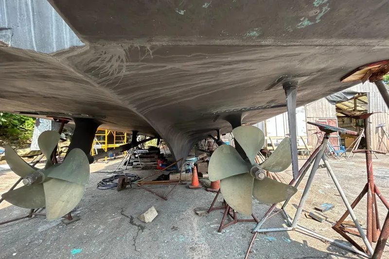 Slide: The Image of Hatteras 70 Cockpit Motor Yacht 1991 - 102