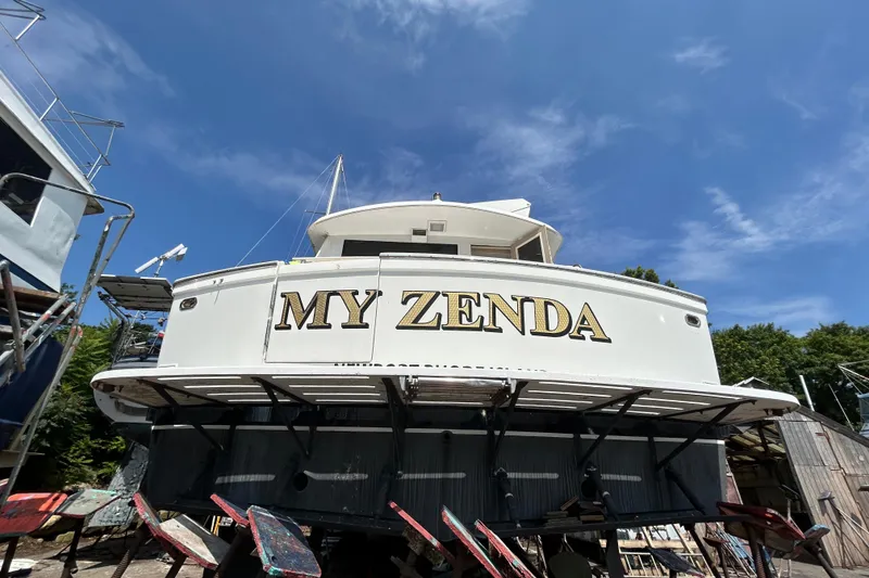 Slide: The Image of Hatteras 70 Cockpit Motor Yacht 1991 - 104