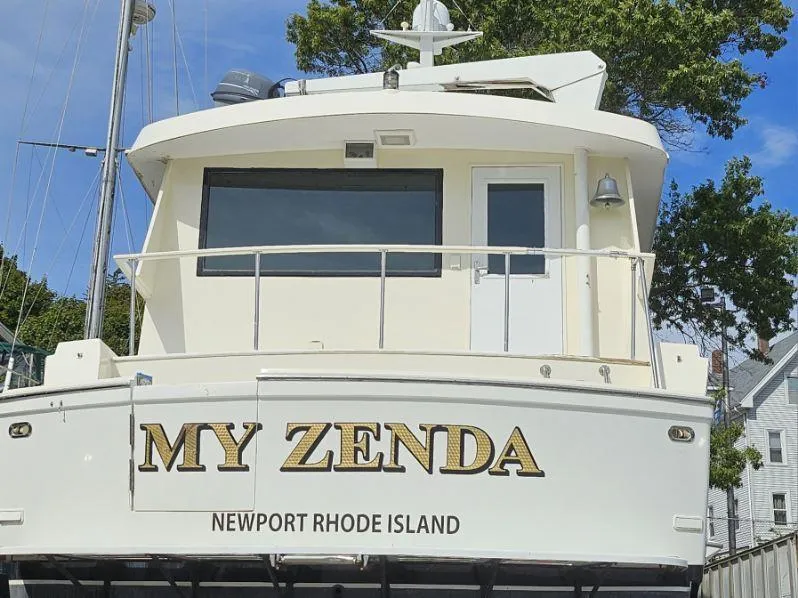 Slide: The Image of Hatteras 70 Cockpit Motor Yacht 1991 - 106