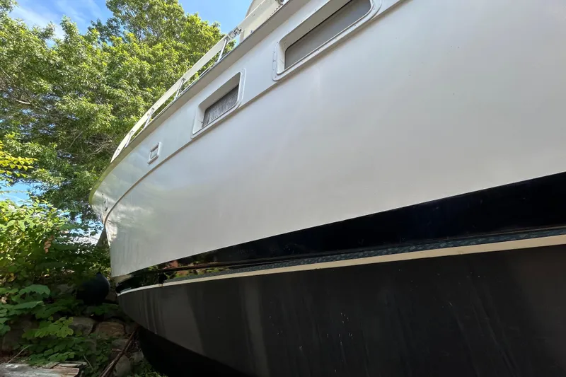 Slide: The Image of Hatteras 70 Cockpit Motor Yacht 1991 - 85