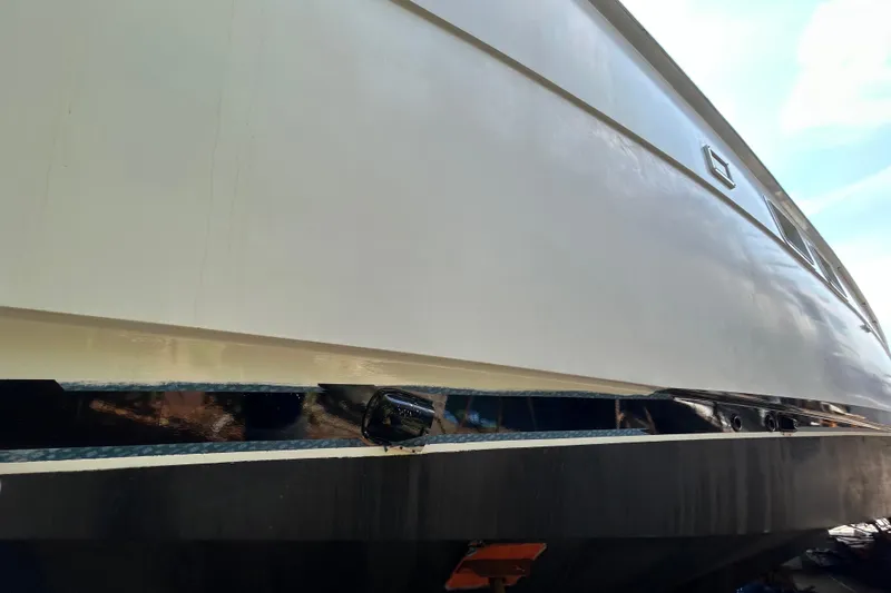 Slide: The Image of Hatteras 70 Cockpit Motor Yacht 1991 - 86