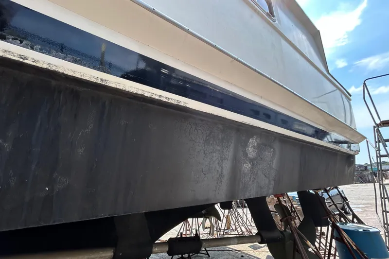 Slide: The Image of Hatteras 70 Cockpit Motor Yacht 1991 - 91