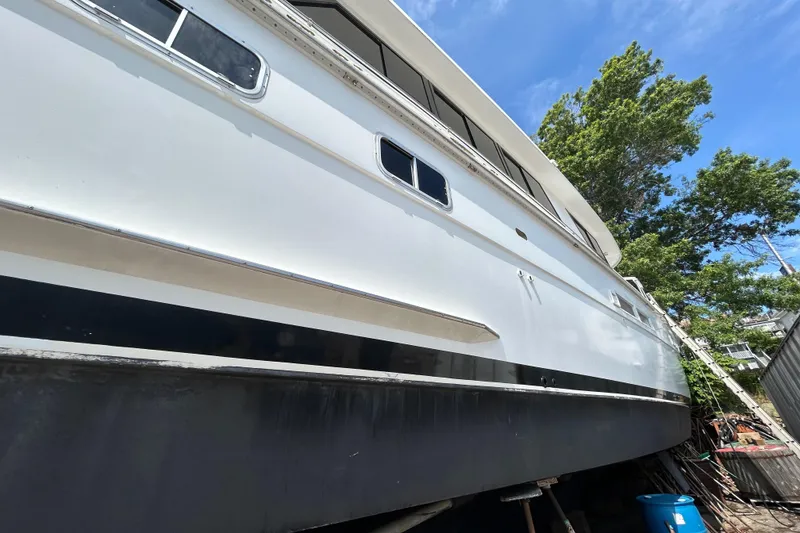 Slide: The Image of Hatteras 70 Cockpit Motor Yacht 1991 - 92