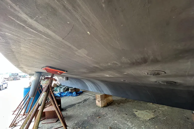 Slide: The Image of Hatteras 70 Cockpit Motor Yacht 1991 - 97