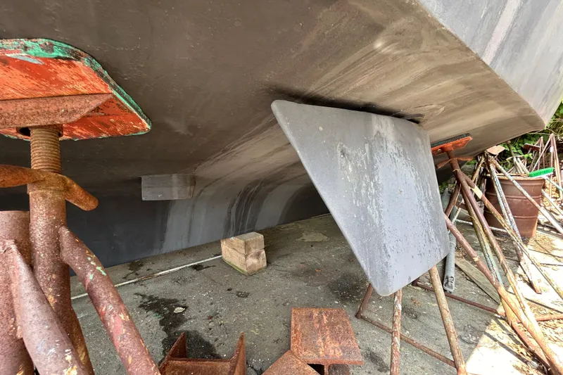 Slide: The Image of Hatteras 70 Cockpit Motor Yacht 1991 - 98