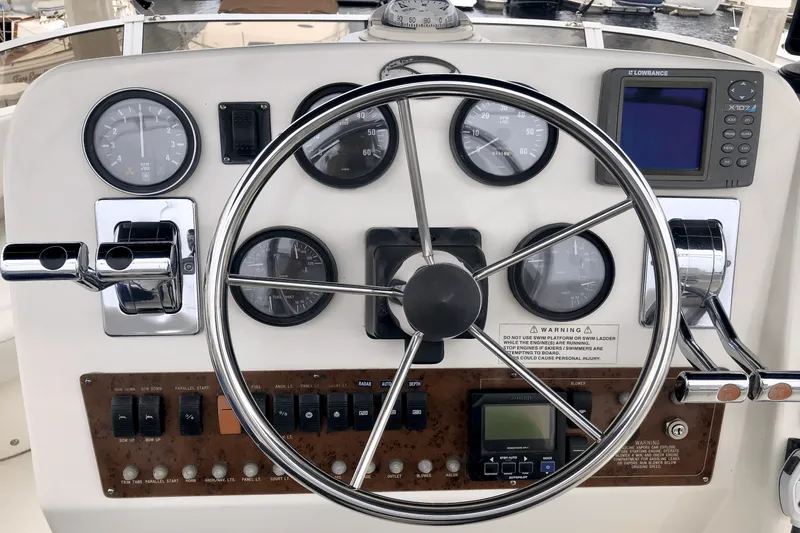 Slide: The Image of Silverton 351 SEDAN CRUISER 2000 - 11