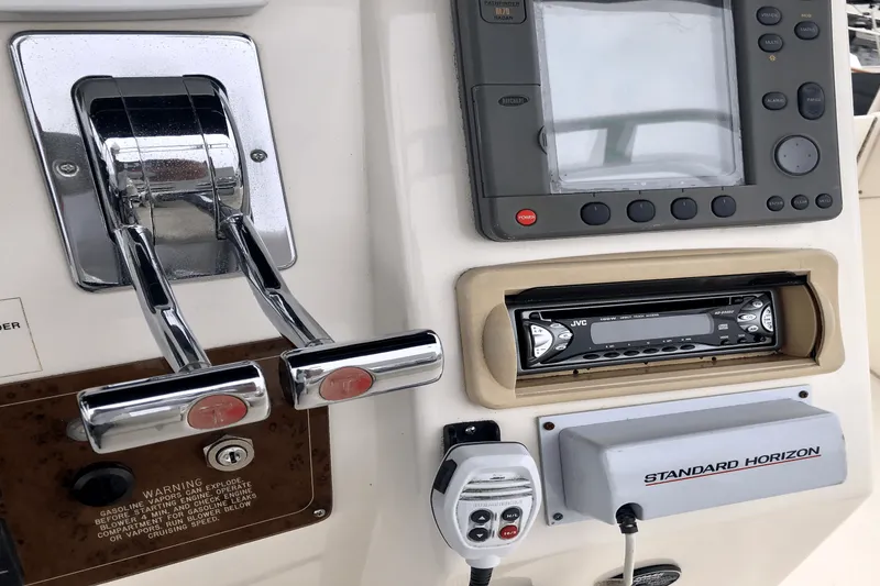 Slide: The Image of Silverton 351 SEDAN CRUISER 2000 - 12