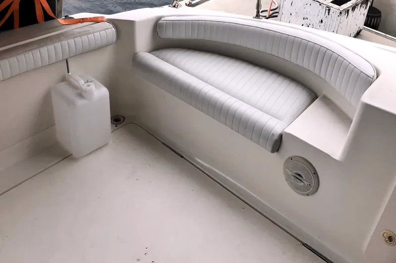 Slide: The Image of Silverton 351 SEDAN CRUISER 2000 - 14