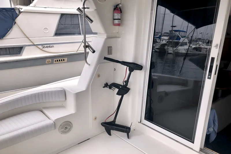 Slide: The Image of Silverton 351 SEDAN CRUISER 2000 - 15