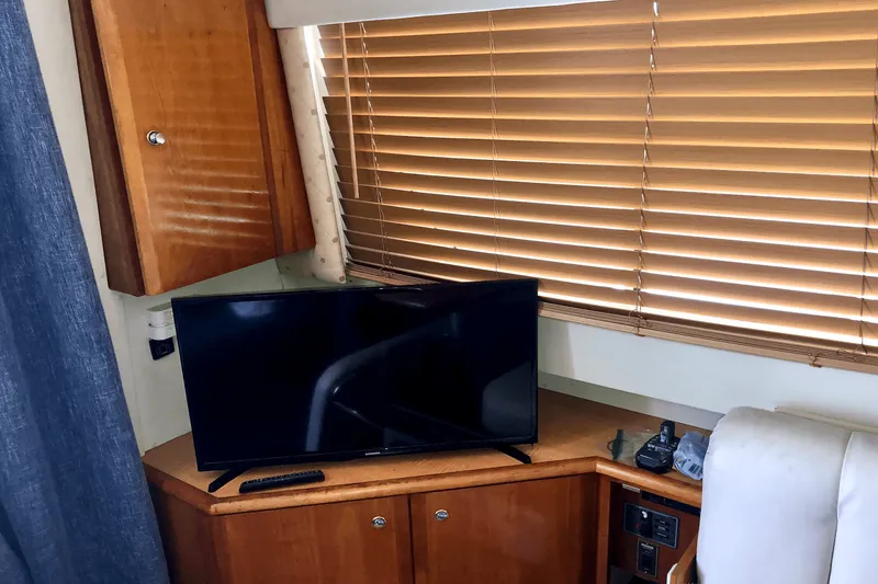 Slide: The Image of Silverton 351 SEDAN CRUISER 2000 - 16