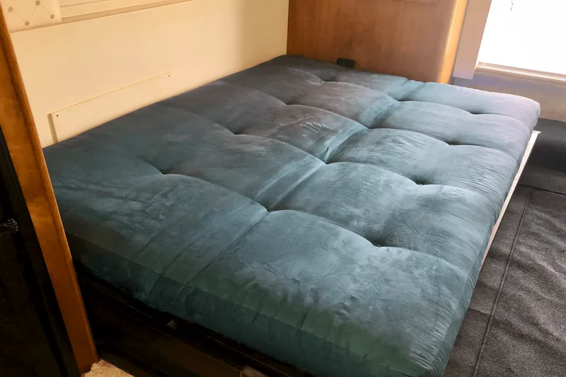 Slide: The Image of Silverton 351 SEDAN CRUISER 2000 - 19