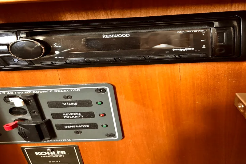 Slide: The Image of Silverton 351 SEDAN CRUISER 2000 - 22