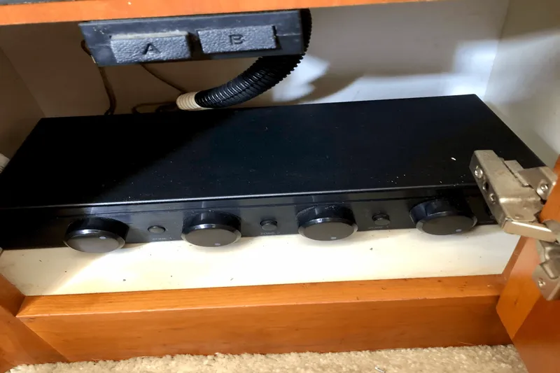 Slide: The Image of Silverton 351 SEDAN CRUISER 2000 - 23