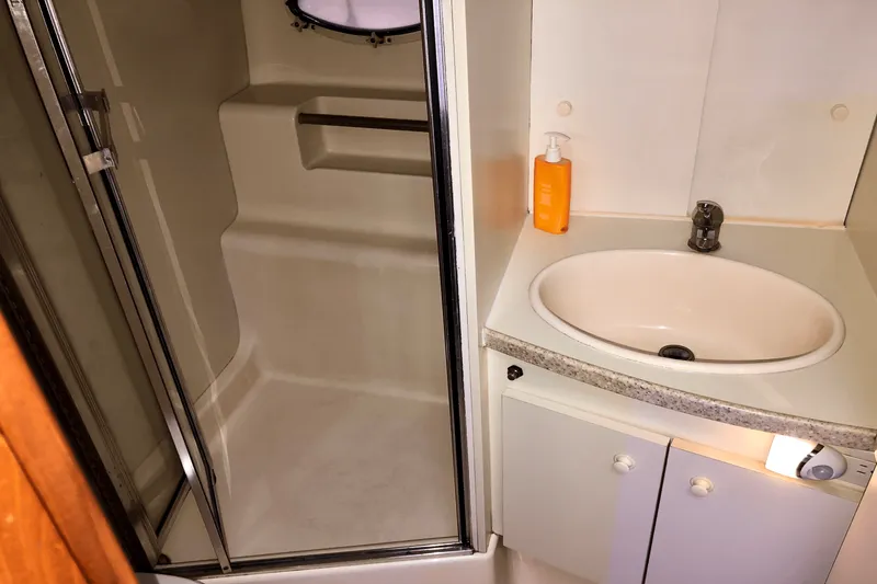 Slide: The Image of Silverton 351 SEDAN CRUISER 2000 - 24