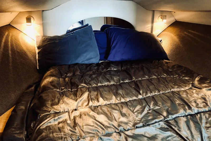 Slide: The Image of Silverton 351 SEDAN CRUISER 2000 - 25