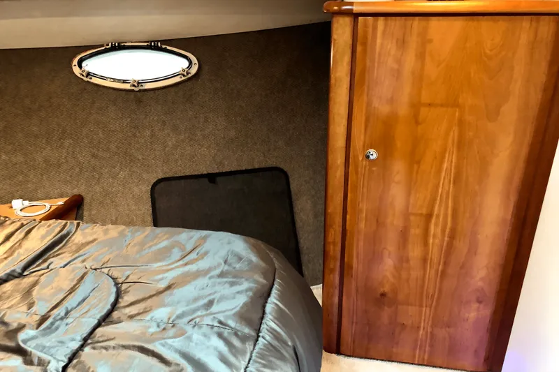 Slide: The Image of Silverton 351 SEDAN CRUISER 2000 - 26