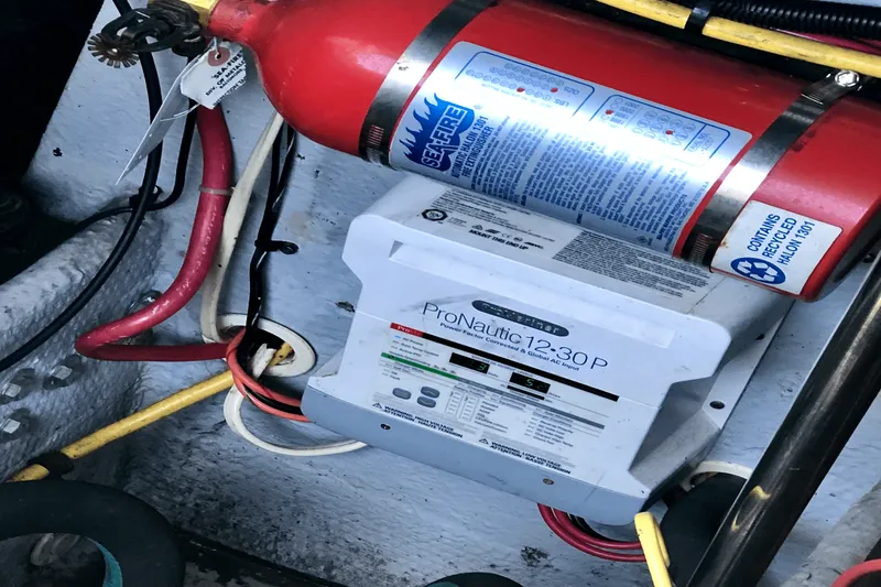 Slide: The Image of Silverton 351 SEDAN CRUISER 2000 - 28