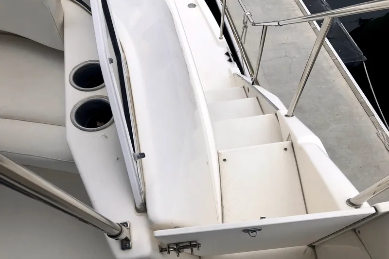 Slide: The Image of Silverton 351 SEDAN CRUISER 2000 - 9