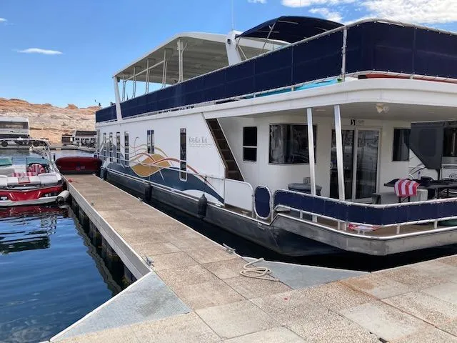 Slide: The Image of Control station of a 2008 Sharpe Kohala Sun Trip boat. - 5