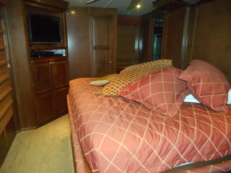 Slide: The Image of Luxurious bedroom in Sharpe Kohala Sun Trip 2008 houseboat. - 28