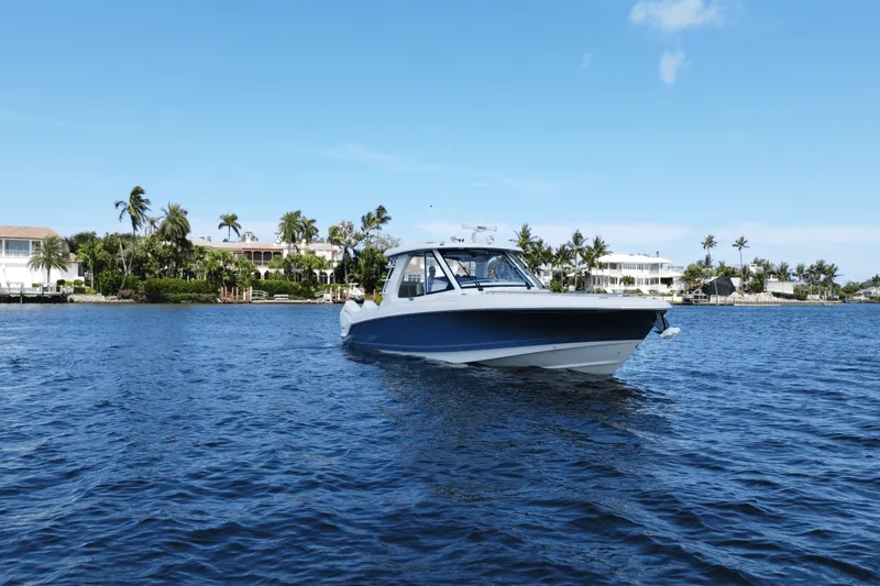 Slide: The Image of Boston Whaler 380 Realm 2025 - 1