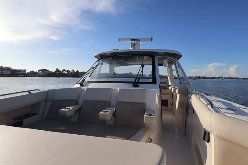 Slide: The Image of Boston Whaler 380 Realm 2025 - 23