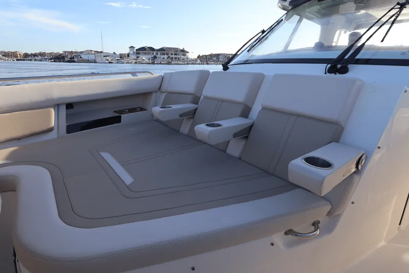Slide: The Image of Boston Whaler 380 Realm 2025 - 24