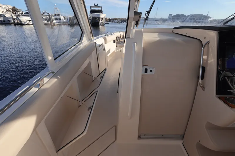 Slide: The Image of Boston Whaler 380 Realm 2025 - 25