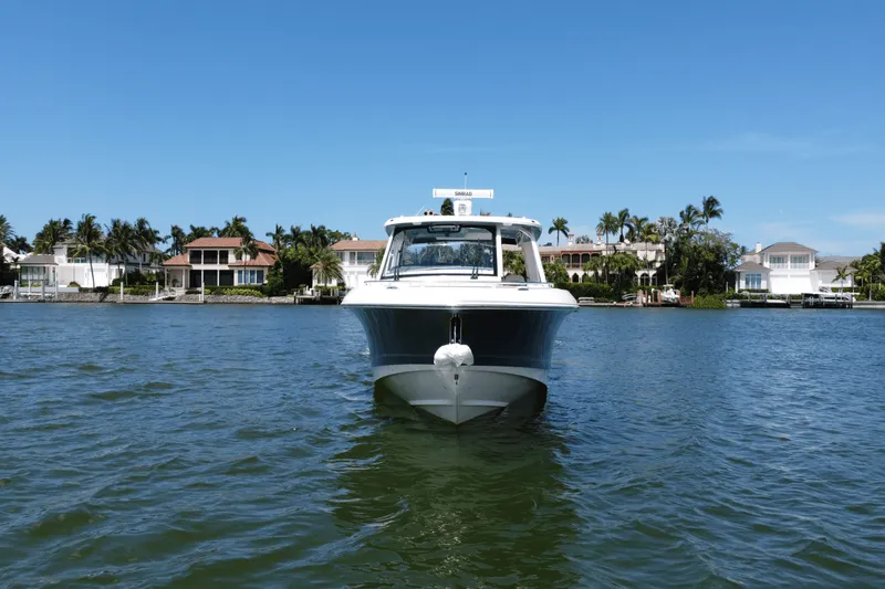 Slide: The Image of Boston Whaler 380 Realm 2025 - 3