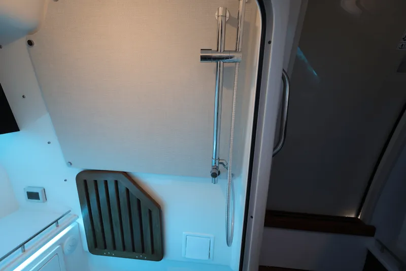 Slide: The Image of Boston Whaler 380 Realm 2025 - 34