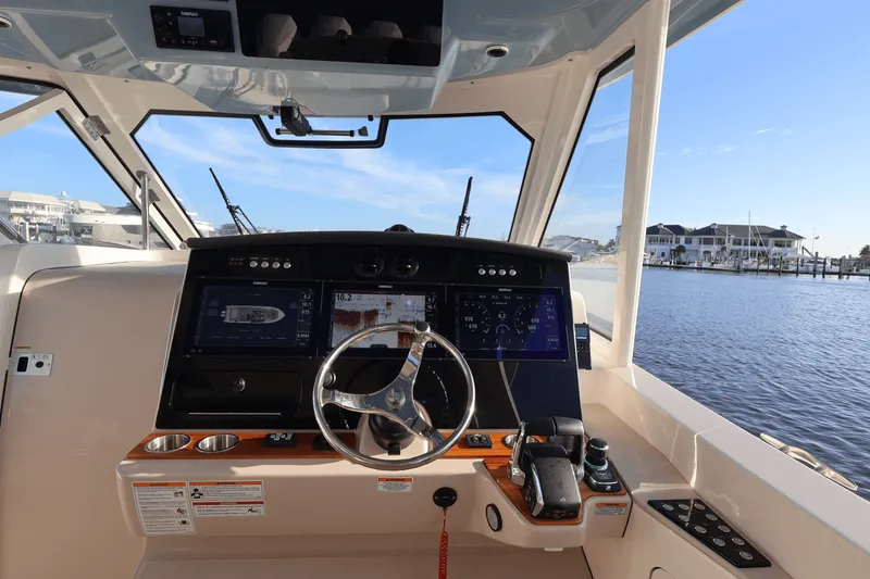 Slide: The Image of Boston Whaler 380 Realm 2025 - 38