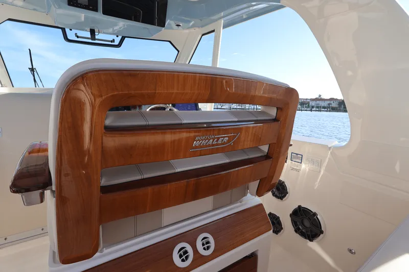 Slide: The Image of Boston Whaler 380 Realm 2025 - 41