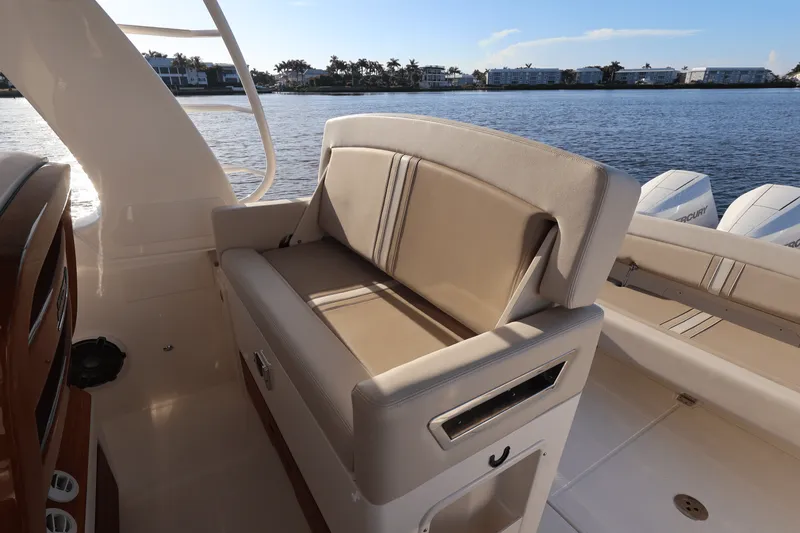 Slide: The Image of Boston Whaler 380 Realm 2025 - 42