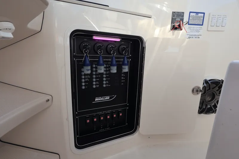 Slide: The Image of Boston Whaler 380 Realm 2025 - 45