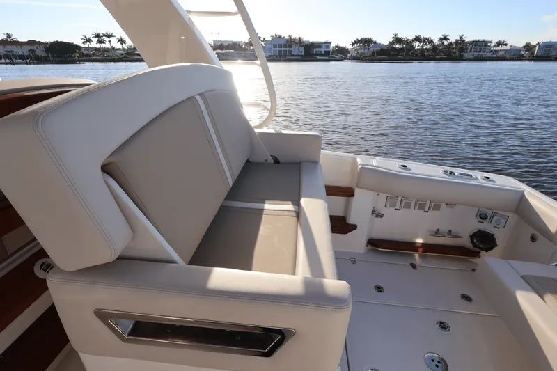 Slide: The Image of Boston Whaler 380 Realm 2025 - 49