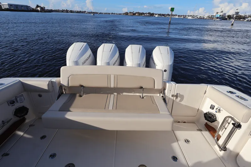 Slide: The Image of Boston Whaler 380 Realm 2025 - 53