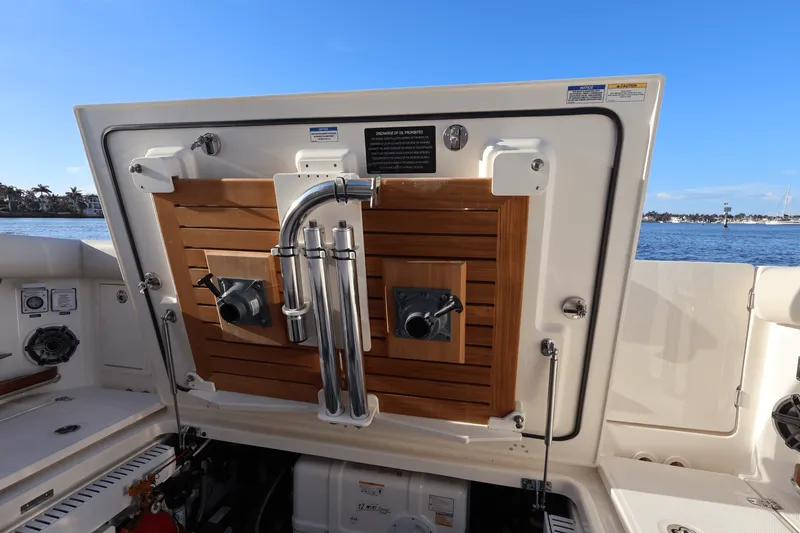 Slide: The Image of Boston Whaler 380 Realm 2025 - 57