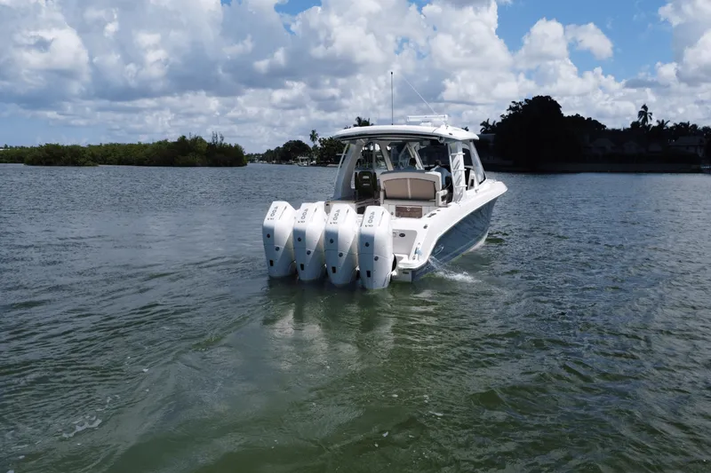 Slide: The Image of Boston Whaler 380 Realm 2025 - 8