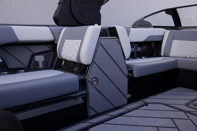 Slide: The Image of Malibu 26 LSV 2026 - 44