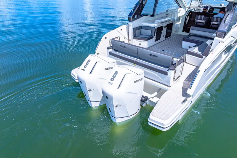 Slide: The Image of Galeon 375 GTO 2025 - 12