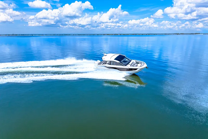 Slide: The Image of Galeon 375 GTO 2025 - 14