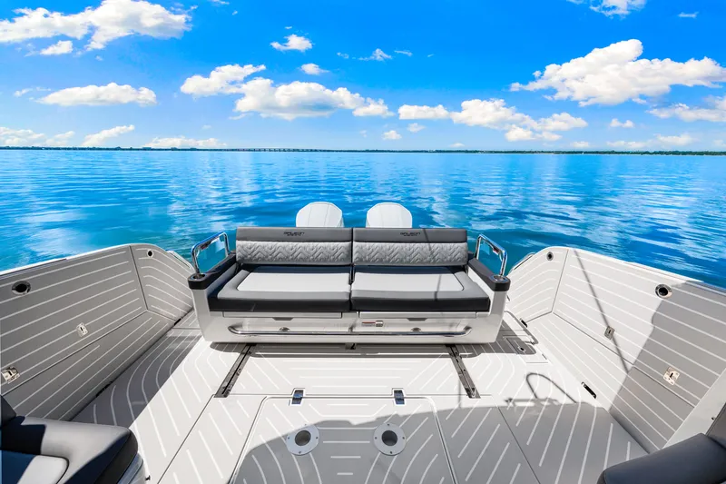 Slide: The Image of Galeon 375 GTO 2025 - 15