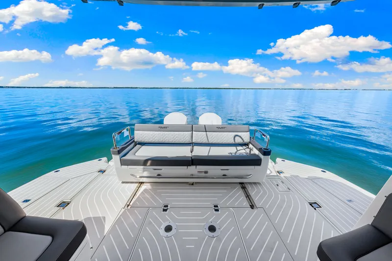 Slide: The Image of Galeon 375 GTO 2025 - 16