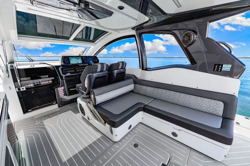 Slide: The Image of Galeon 375 GTO 2025 - 20