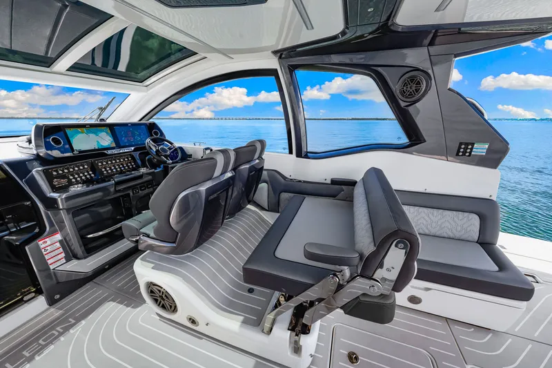 Slide: The Image of Galeon 375 GTO 2025 - 22