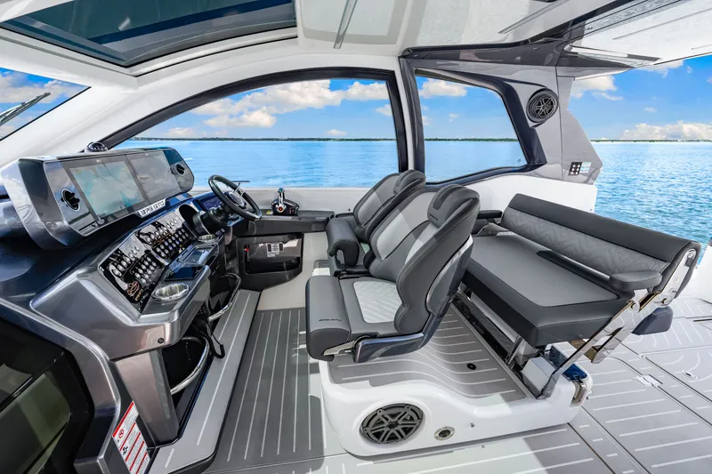 Slide: The Image of Galeon 375 GTO 2025 - 23