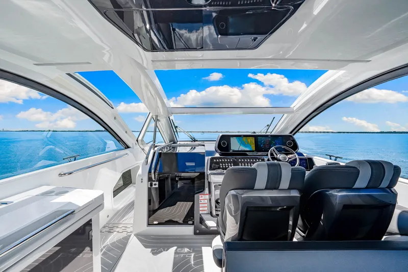 Slide: The Image of Galeon 375 GTO 2025 - 25